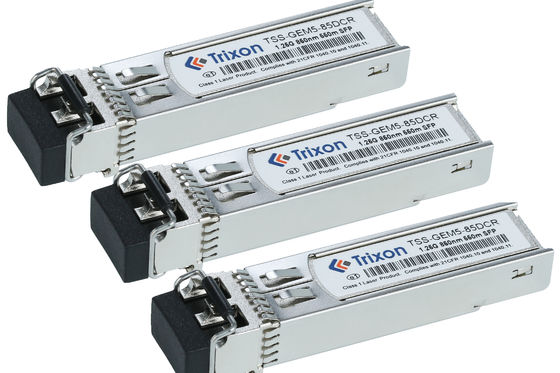 kaufen QSFP-Transceiver-Modul mit maximaler Entfernung von 40 km, 40 Gbit/s Datenrate und einem Temperaturbereich von 0 bis 70 °C für Hochgeschwindigkeitsdatenübertragung on-line-Fertigung